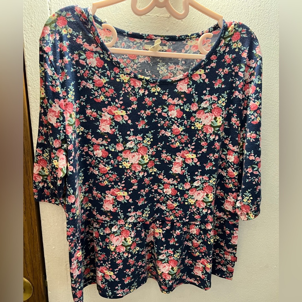 Levi’s Woman’s Peplum Short Sleeve Top S